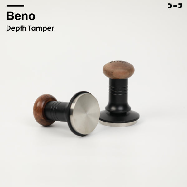 BENO Depth Tamper เเทมเปอร์ที่กดกาแฟแบบสปริง ขนาด 51 53 และ 58 มิล ปรับความลึกได้ง่าย เพียงหมุนที่ด้าม มีบ่า ฐานลายคลื่น