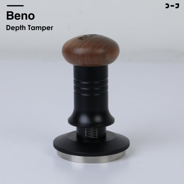 BENO Depth Tamper เเทมเปอร์ที่กดกาแฟแบบสปริง ขนาด 51 53 และ 58 มิล ปรับความลึกได้ง่าย เพียงหมุนที่ด้าม มีบ่า ฐานลายคลื่น