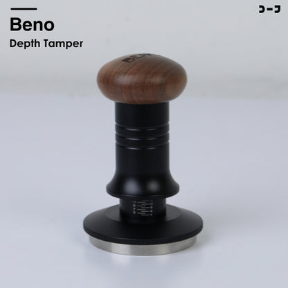 BENO Depth Tamper เเทมเปอร์ที่กดกาแฟแบบสปริง ขนาด 51 53 และ 58 มิล ปรับความลึกได้ง่าย เพียงหมุนที่ด้าม มีบ่า ฐานลายคลื่น