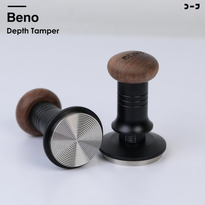 BENO Depth Tamper เเทมเปอร์ที่กดกาแฟแบบสปริง ขนาด 51 53 และ 58 มิล ปรับความลึกได้ง่าย เพียงหมุนที่ด้าม มีบ่า ฐานลายคลื่น